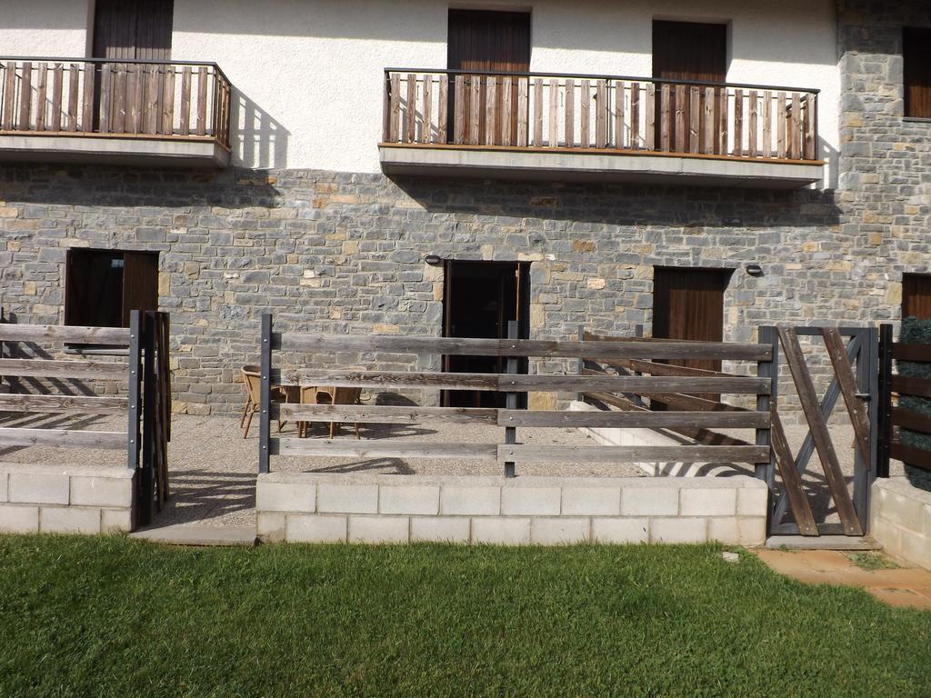 Roca Nevada Suites Villanúa Exteriér fotografie